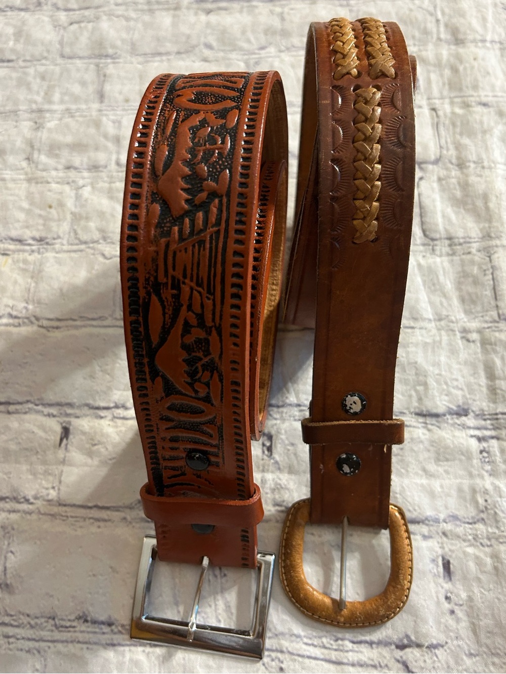 HANDCRAFTED (2) WESTERN CHANGEABLE BUCKLE BROWN LEATHER EMBOSSED MENS BELTS
